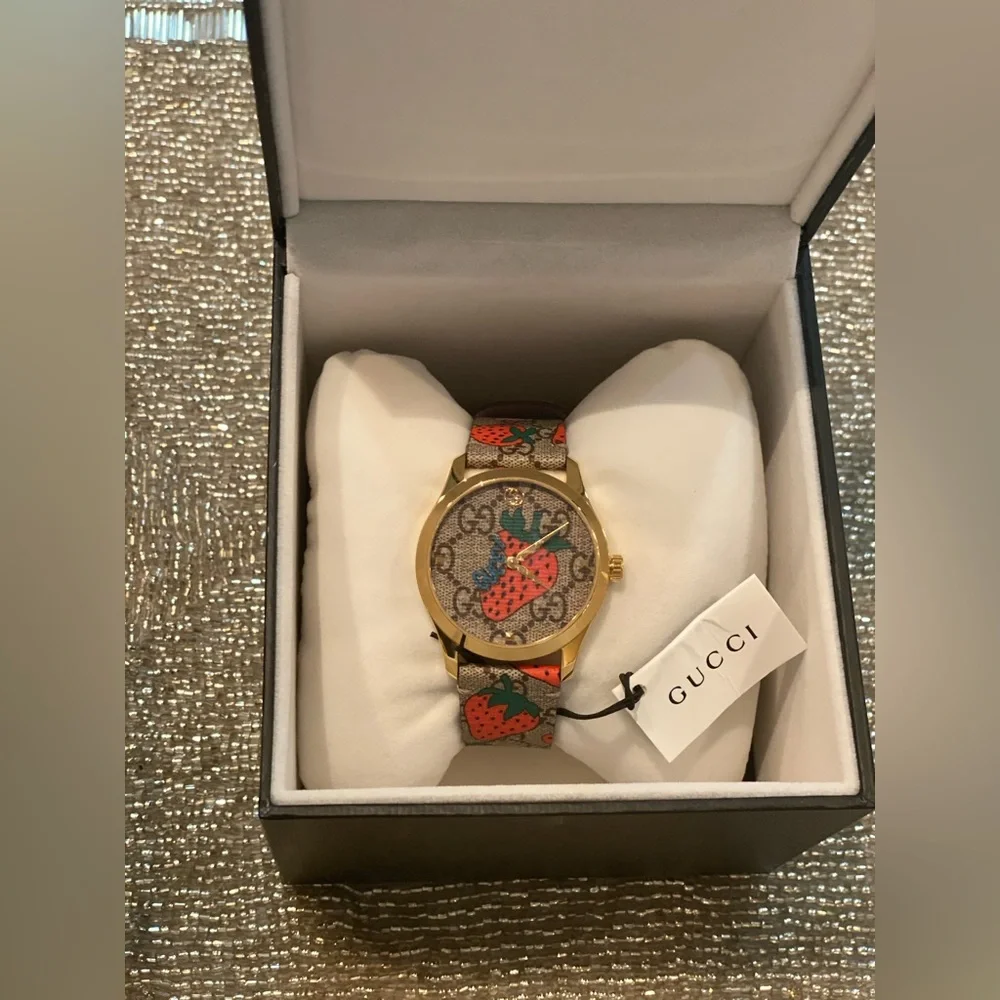 Rare Women's Swiss G-Timeless Strawberry Print Canvas Strap
Watch 38mm 🍓 - Picture 4 of 7